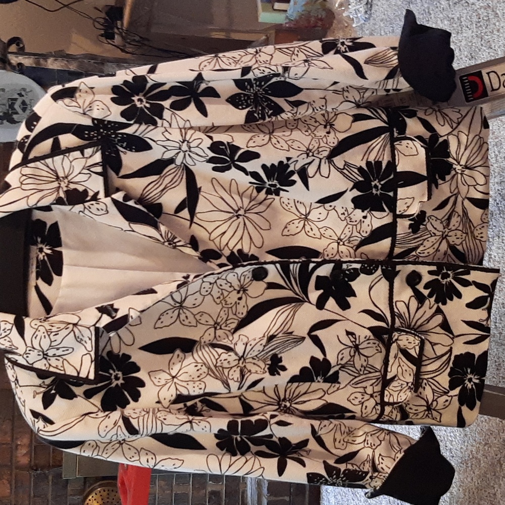 Versatile Black & White Jacket - image 1